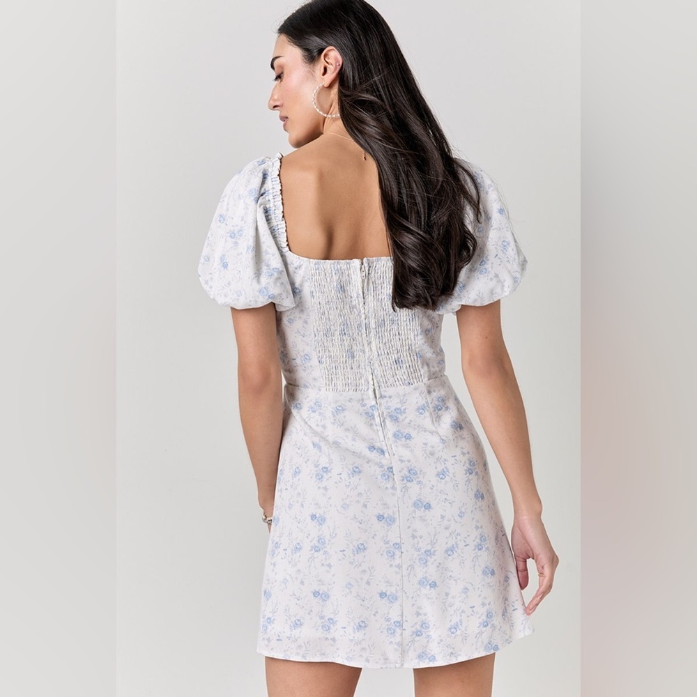 🍰 Francesca’s Blue Floral Puff Sleeve Mini Dress - Picture 4 of 11